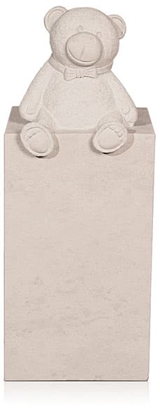 Kindergrabstein eckige Stele – Atlantic Beige mit Ornament 9989*³ Bär